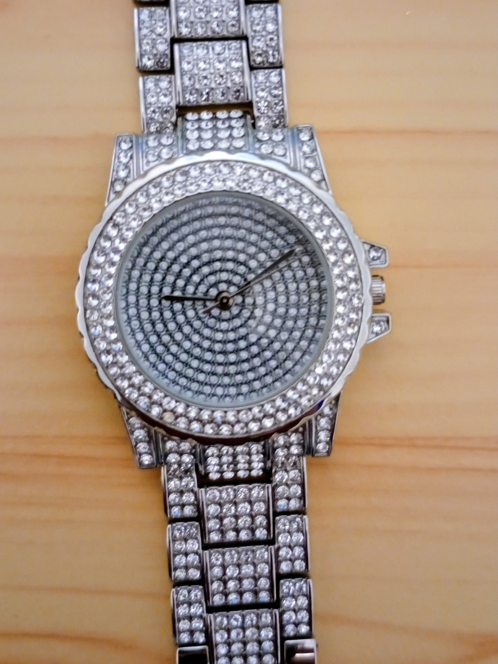 Silver Crystal Pavé Women's Bracelet Watch Pre-owned Excellent Condition